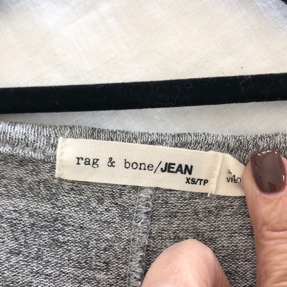 Rag and bone v neck top. - Picture 2 of 4